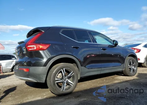 2024 Volvo Xc40 Core z USA, uszkodzony, nr VIN YV4L12UK2R2336331